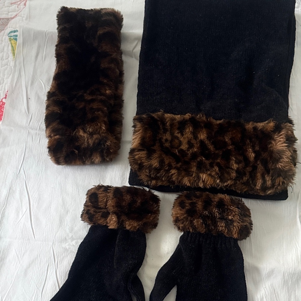Berkshire Black and Brown Fur Trim Gloves & Mittens Set